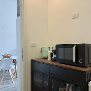 https://colosseo-living.it-romehotels.com